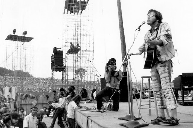 Photos of Life at Woodstock 1969 (2)